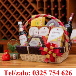 GIỎ QUÀ BIẾU TẾT ( NƯỚC YẾN, BÁNH QUY, RƯỢU VANG)